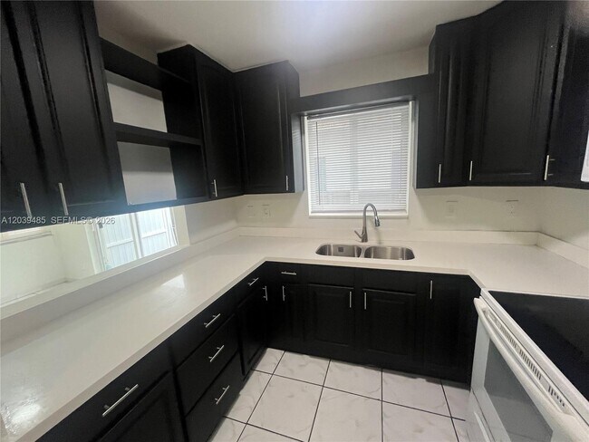 Photo - 28 E 20th St