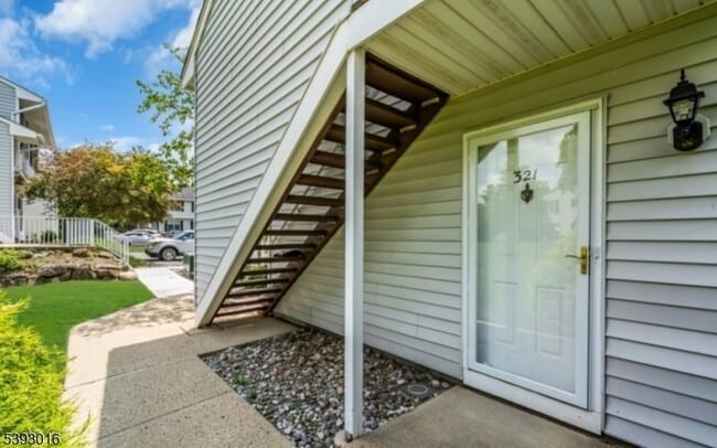 Photo - 321 Sparrow Ct