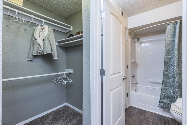 Photo - Charleston Crossing Apartments