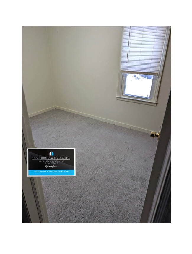 Photo - 2747 Sloan St