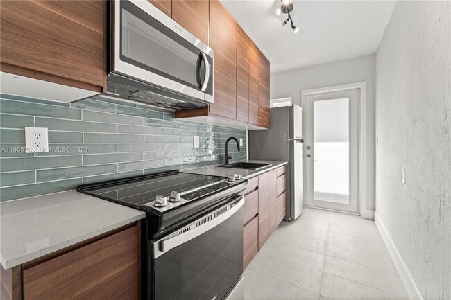 Building Photo - 3500 SW 25th St Unit Rear