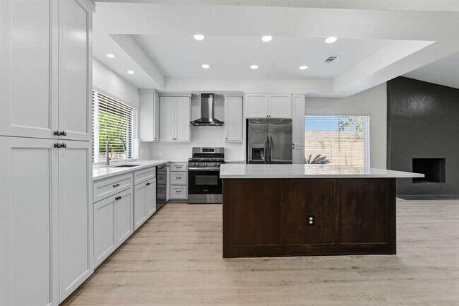 Photo - 5113 Loyola Ln