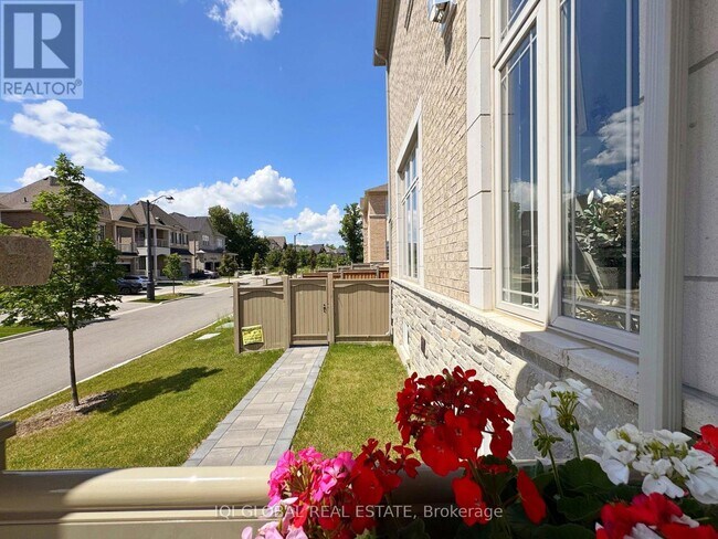 Photo - 82 Madoc Pl