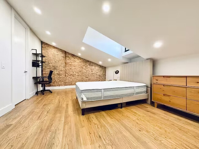 Photo - Furnished room/NOT APARTMENT Unit 4