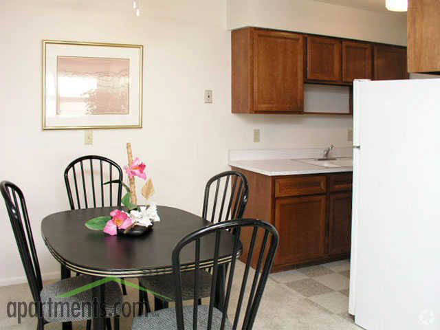 Comedor - Fine Living at Aquila Park & Royal Park