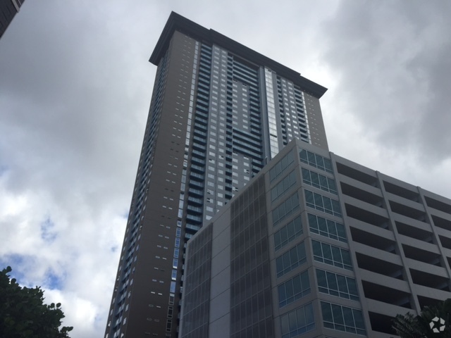 Building Photo - 2 Bedroom, 1.5 Bathroom with 2 Parking (80... Rental