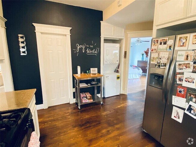 Building Photo - 610 E 24th St Rental
