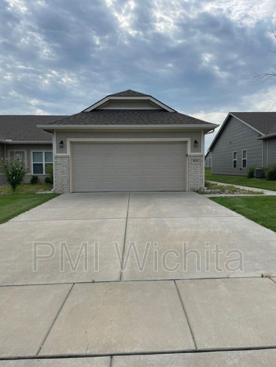 Beautiful 3-Bedroom Duplex with 2 Full Bat... - Beautiful 3-Bedroom Duplex with 2 Full Bat... Apartment