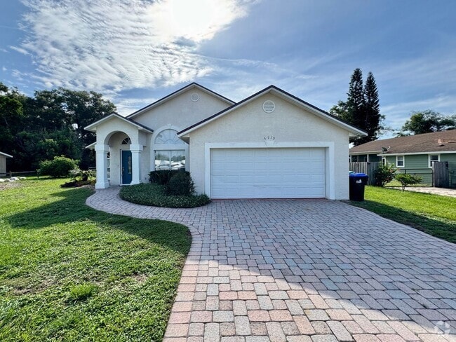 Building Photo - 3/2 Mount Dora Home with NO HOA!
