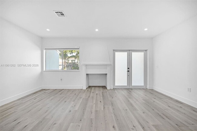 Building Photo - 876 NE 81st St