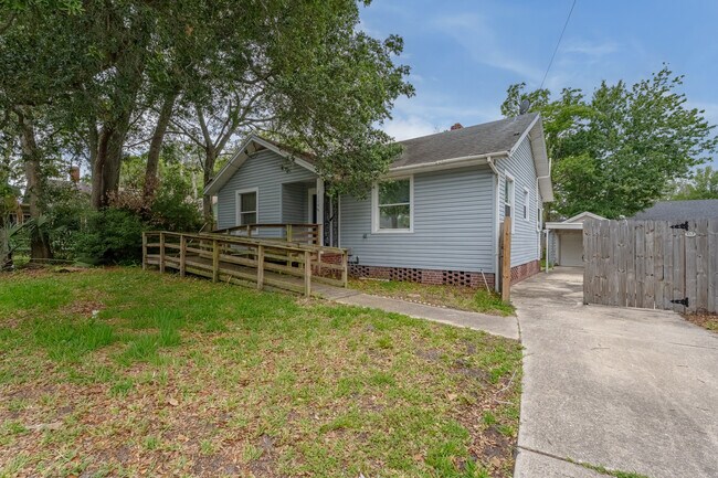 Photo - 2114 Merrill Ave