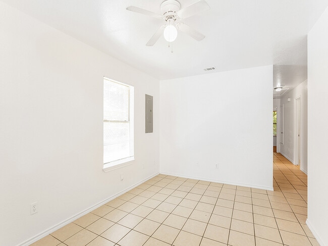 Photo - 315 Isbell Rd