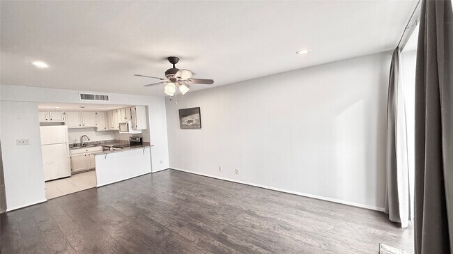 Photo - 2016 Main St Unit 1914