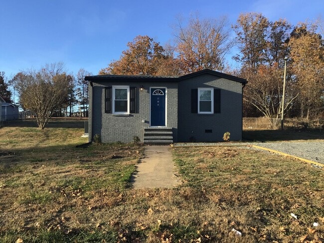 Building Photo - MOVE-IN READY!