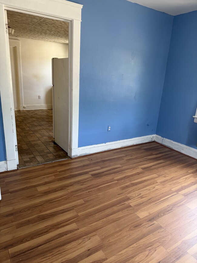 Building Photo - 15753 Broadway Ave Unit One bed room @ 2nd floor
