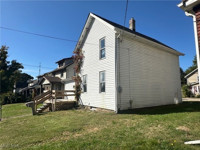 Photo - 1915 Maple Ave NE