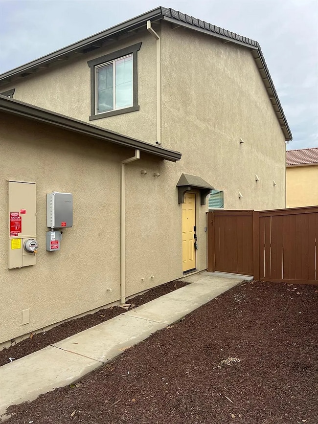 Building Photo - 3065 Newfoundland Dr Unit Suite