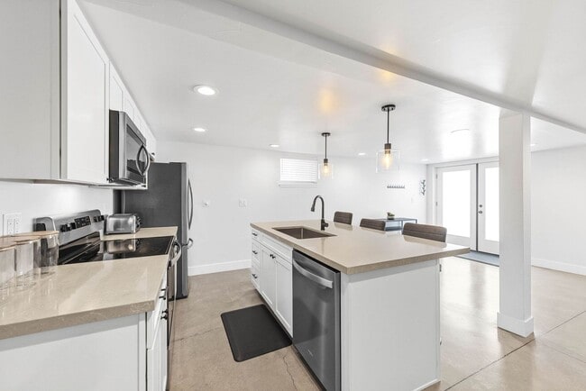 Photo - Student Housing - Private Bedrooms for Rent in Newly Renovated House (UNR)