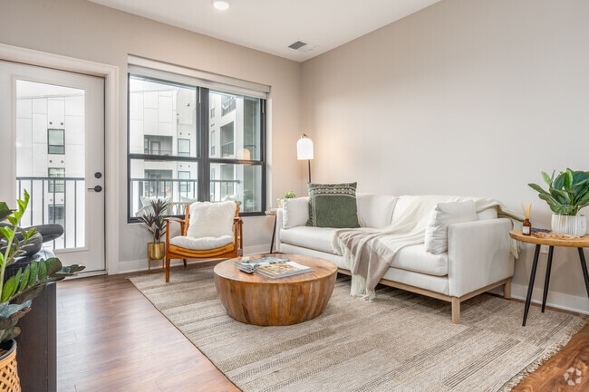 1BR, 1BA - 681SF - Living Room