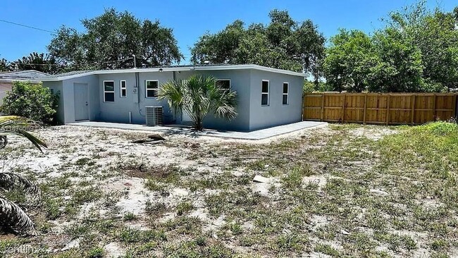 Photo - 1701 NW 13th Ct