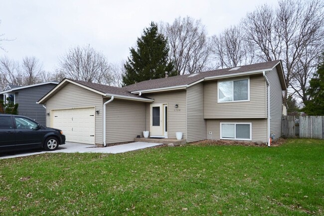Building Photo - 1728 84th Ct N