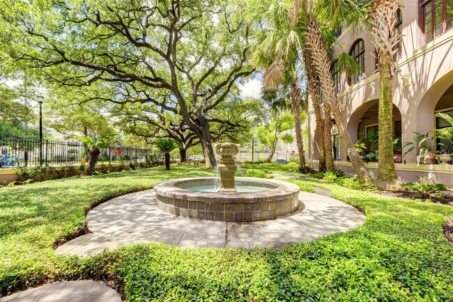 Photo - 2700 Albany St Unit 2B