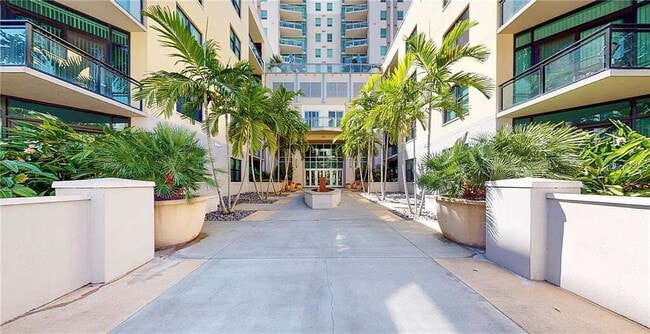 Building Photo - 400 4th Ave S Unit 107