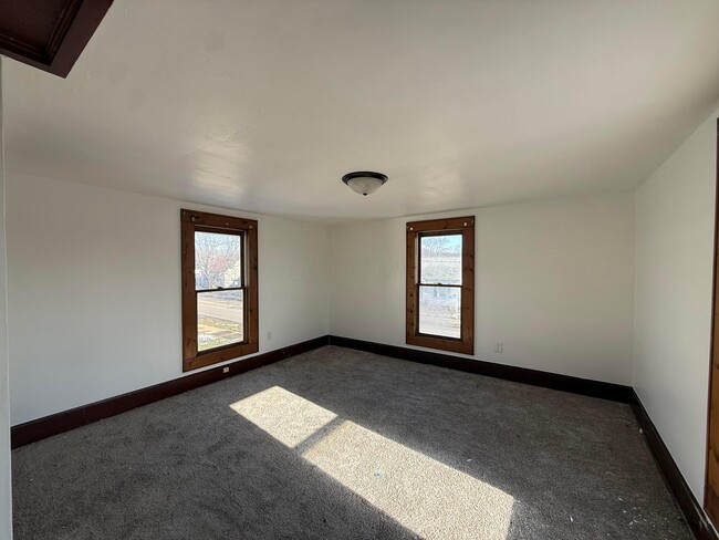 Building Photo - 923 Pierce Ave