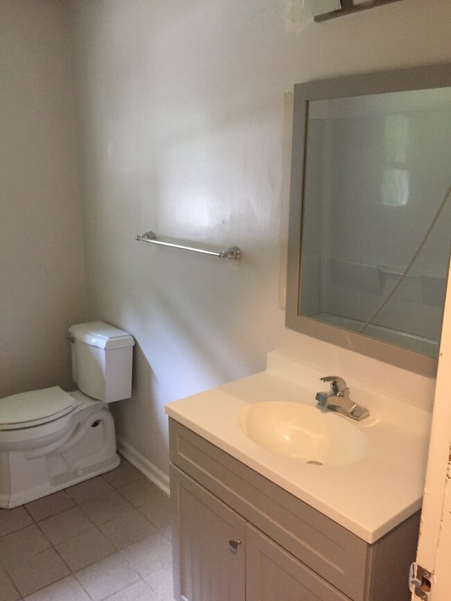 Photo - 18 Oakwood Dr