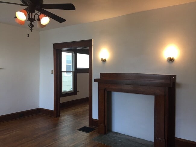 Photo - 258 E 29th St