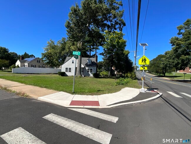 198 Broad St