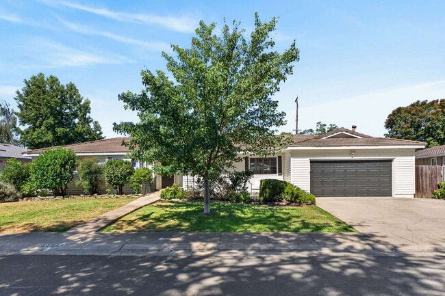 Spacious 4-Bed Oasis with 2 Full Baths