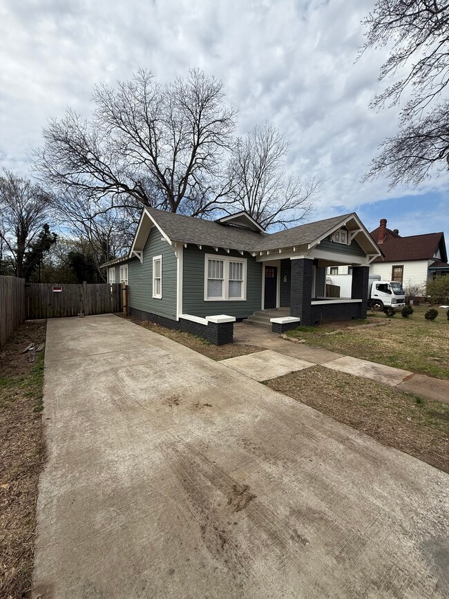 Photo - 208 58th St N