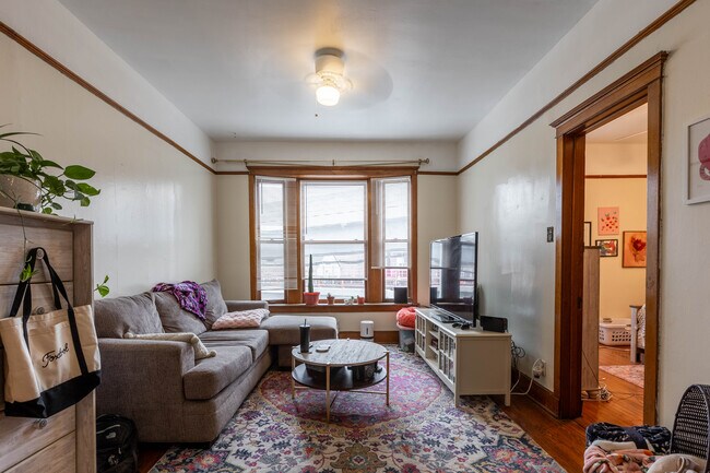Photo - 3330 N Clark St Unit 3