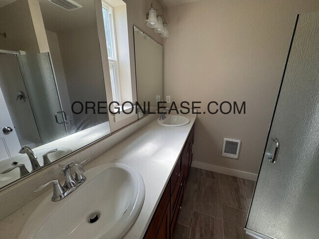 Photo - New construction 2 bedroom 2 bath Second floor Thurston duplex home Unit 5869 Aster st