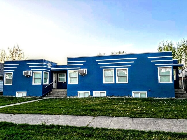 Building Photo - $1000 OFF 1ST MONTHS RENT! AFFORDABLE 3 BEDROOM, FULLY REMODELED!