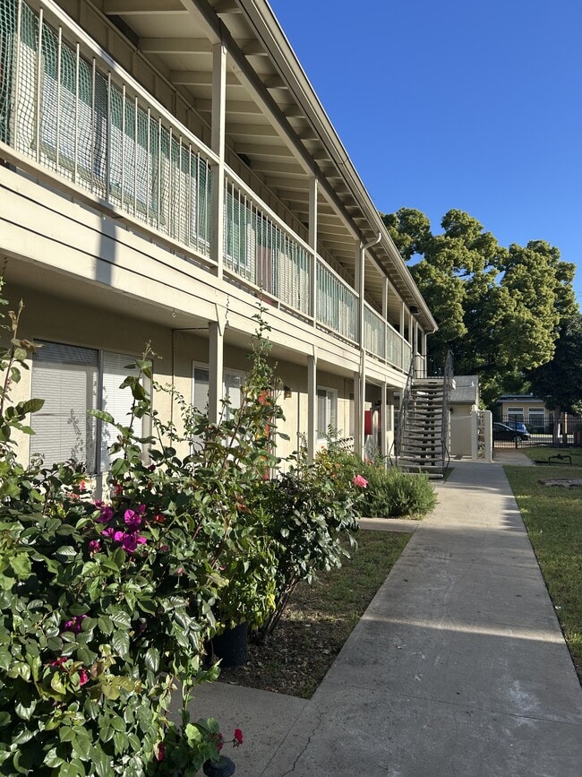 Photo - 120 E Fairmont Ave