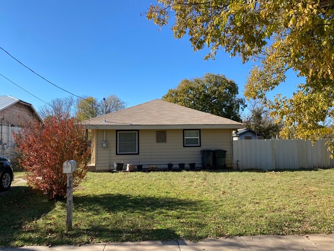 Photo - 714 Ross Ave
