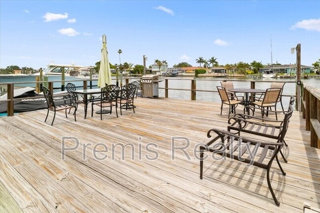 Photo - 333 Island Way
