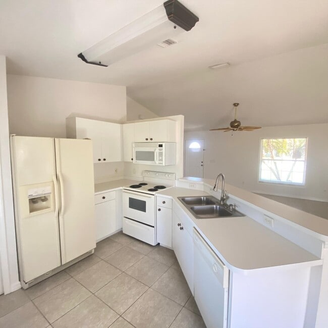 Photo - 295 Pessoa St