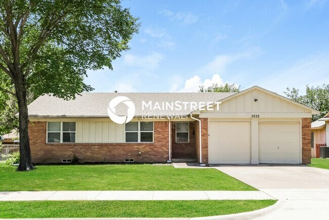 Building Photo - 3 Bedroom Pet-Friendly Home in Farmers Branch, TX with Main Street Renewal