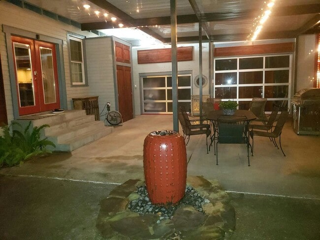 Photo - 925 Dolhonde St