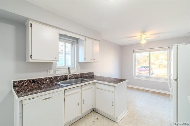 Photo - 21816 E 10 Mile Rd