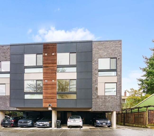 Building Photo - 113 17th Ave E