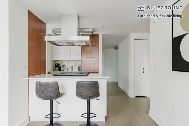 Photo - 450 W 42nd St Unidad FL16-ID2127