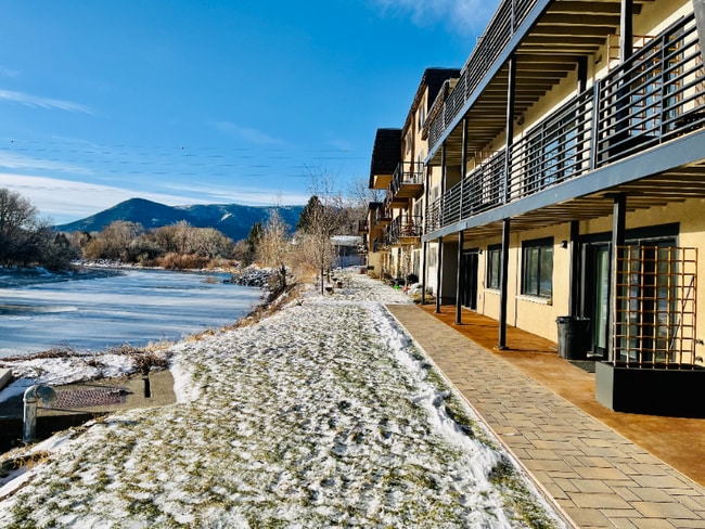 Building Photo - 1001 River Dr Rental