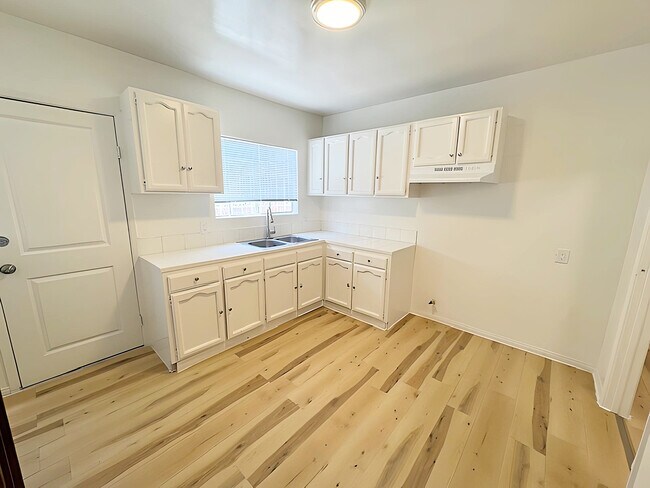 Photo - 1512 W 53rd St Unidad 1512