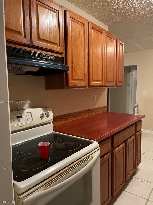 Photo - 4 br, 2 bath House - 640 SW 16th Ave # 1-4