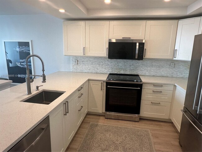 Photo - 555 NE 15th St Unidad 23B