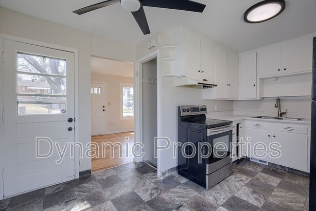 Photo - 3934 Monroe St